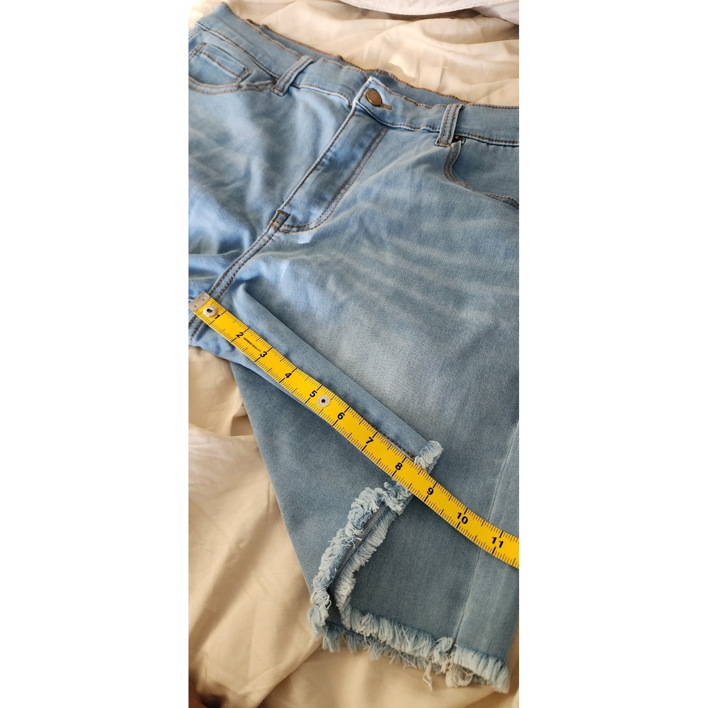 Born Primitive Women Light Wash Frayed Hem Denim Shorts XL Stretch BermudaCutoff - Picture 7 of 7